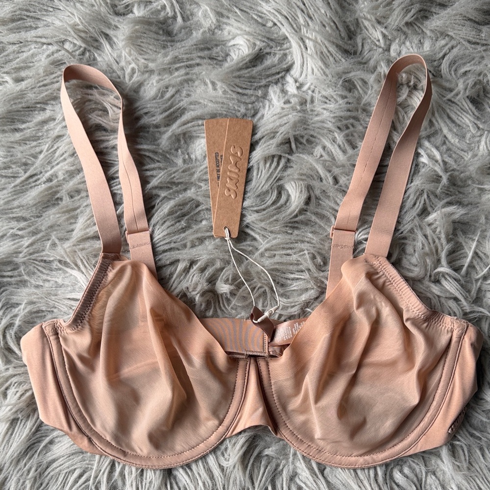 SKIMS No Show Molded Unlined Demi Bra - Brand New